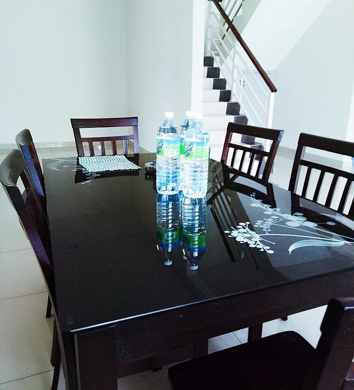 Sri Manjung Ma Maison Homestay Lumut Bagian luar foto