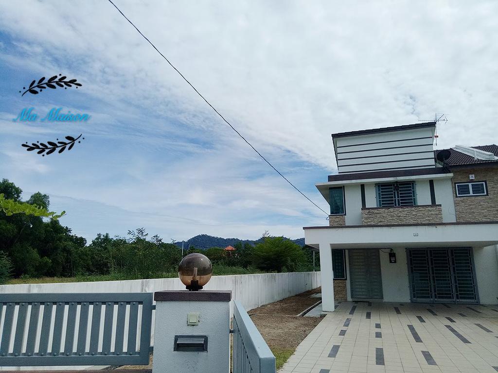 Sri Manjung Ma Maison Homestay Lumut Bagian luar foto